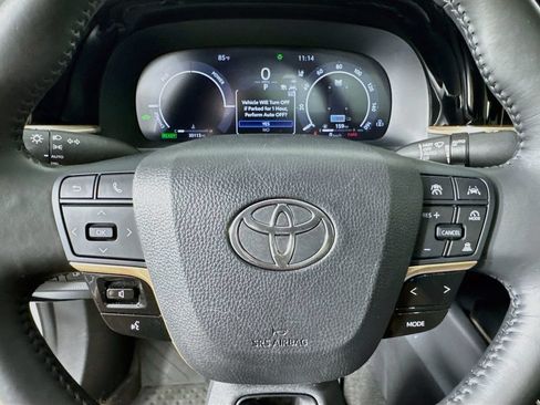 Used 2023 Toyota Crown AWD/4WD image 16