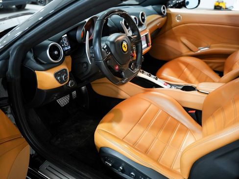 Used 2015 Ferrari California T RWD image 9