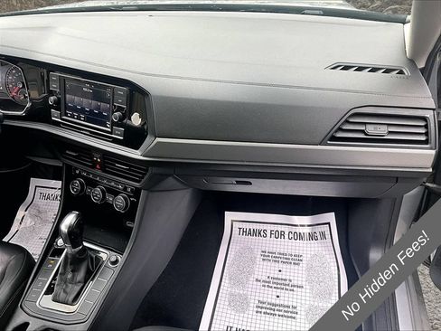 Used 2019 Volkswagen Jetta SE w/ Cold Weather Package FWD image 12