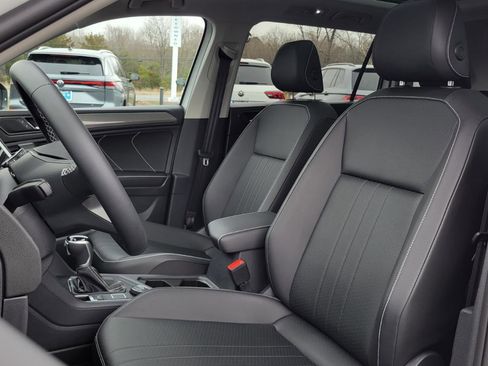 Certified 2023 Volkswagen Tiguan SE w/ Panoramic Sunroof Package image 19