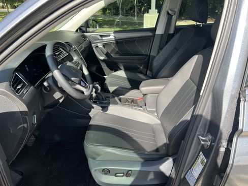 Certified 2022 Volkswagen Tiguan SE FWD image 15