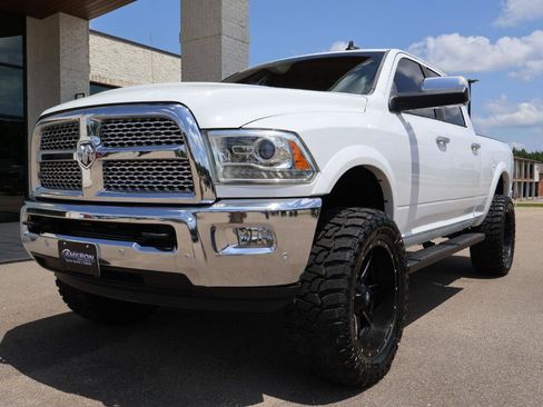 Used 2016 RAM 2500 Laramie w/ Convenience Group AWD/4WD image 2