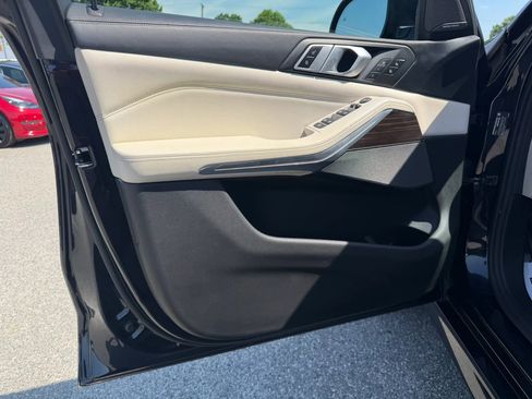 Used 2019 BMW X5 xDrive40i w/ M Sport Package AWD/4WD image 9