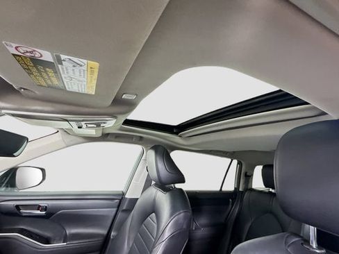 Used 2023 Toyota Highlander XLE FWD image 21