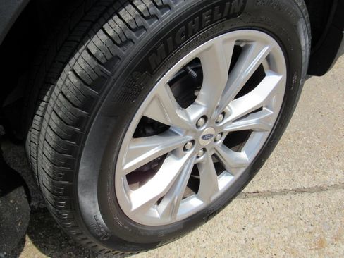 Used 2023 Ford Explorer Limited w/ Limited Technology Package image 40