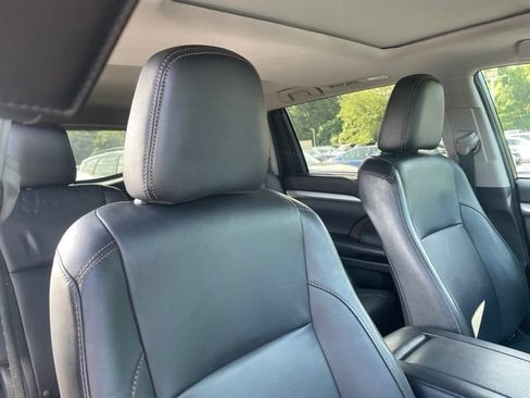 Used 2016 Toyota Highlander XLE AWD/4WD image 7