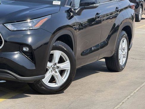 Certified 2024 Toyota Highlander LE FWD image 3
