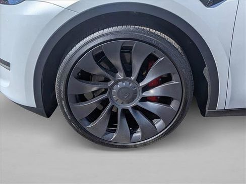 Used 2025 Tesla Model Y Performance image 10