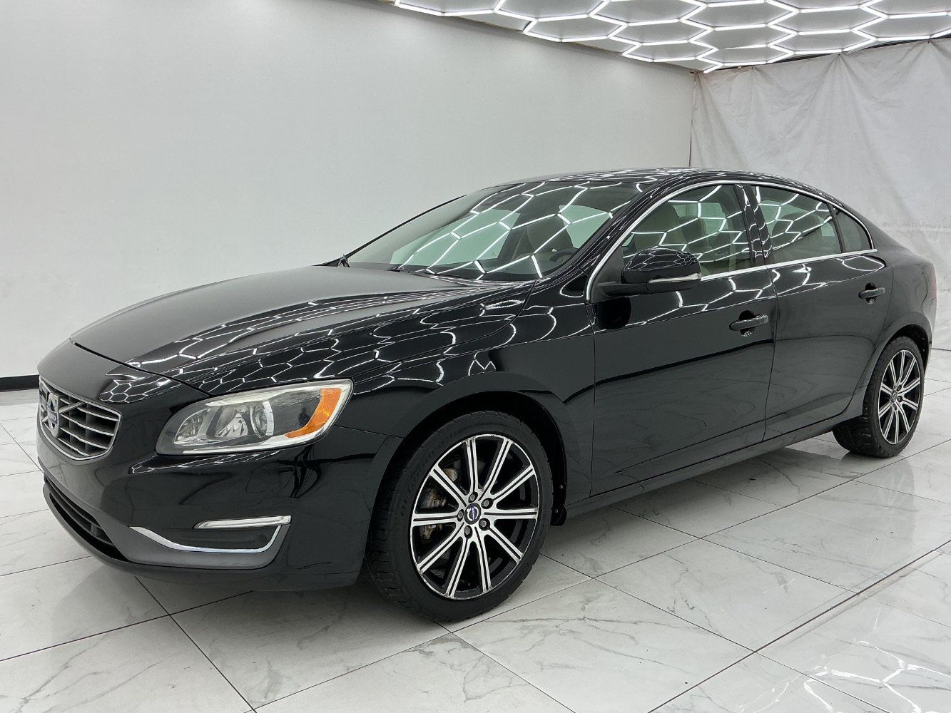 Used 2017 Volvo S60 T5 Inscription Platinum w/ Climate Package AWD/4WD image 6