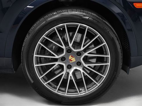 Certified 2023 Porsche Cayenne AWD/4WD image 15