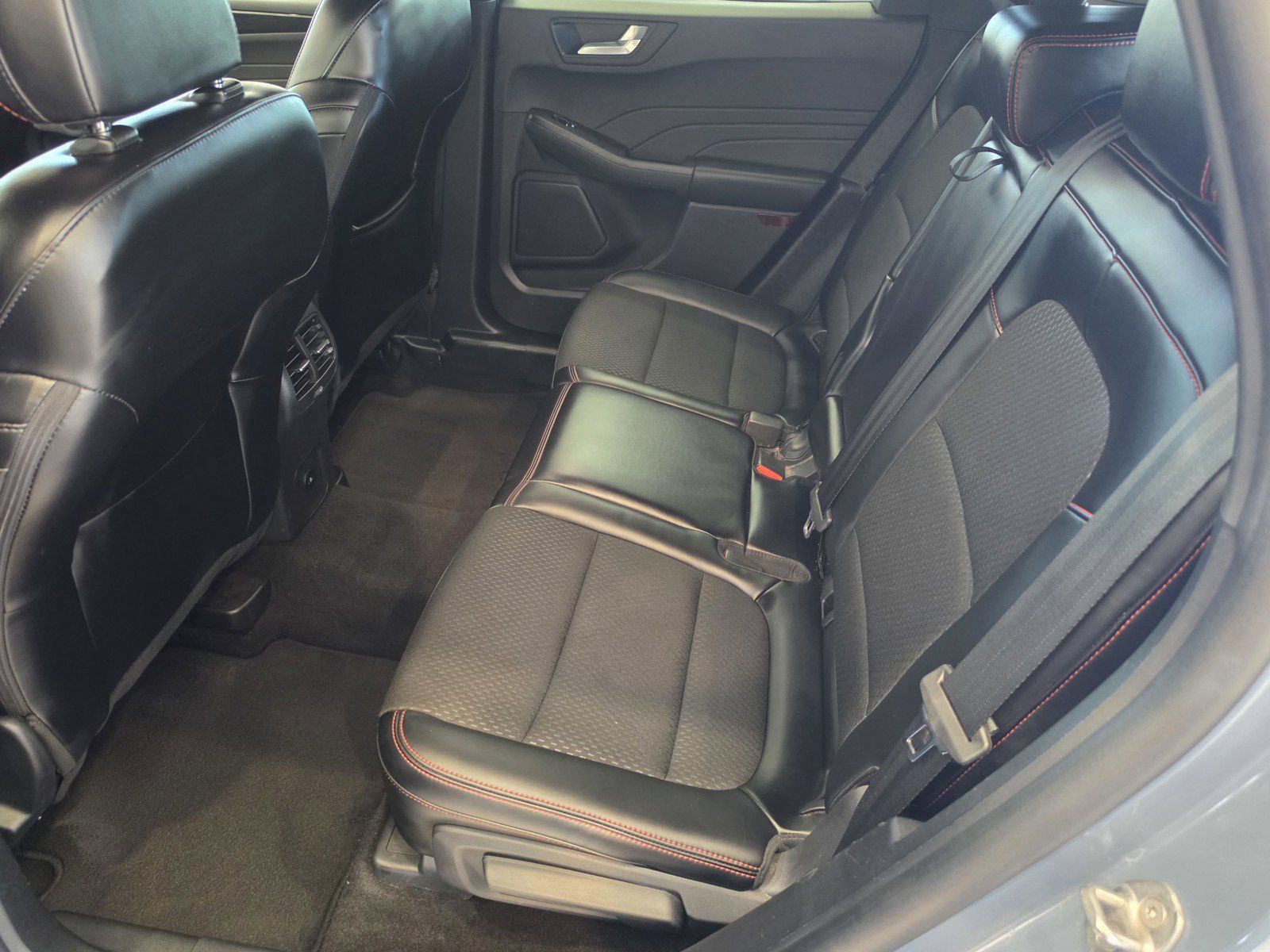 Used 2025 Ford Escape ST-Line FWD image 19