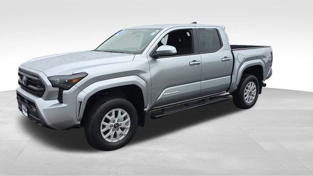 Used 2024 Toyota Tacoma SR5 AWD/4WD image 17