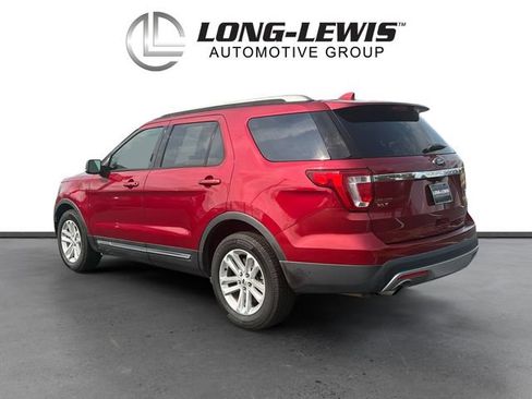 Used 2017 Ford Explorer XLT w/ Equipment Group 202A FWD image 3