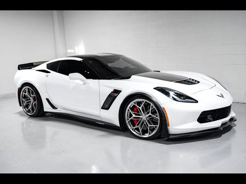 Used 2015 Chevrolet Corvette Z06 w/ 3LZ Preferred Equipment Group image 1