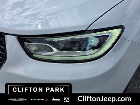 Used 2026 Chrysler Pacifica Select FWD image 7