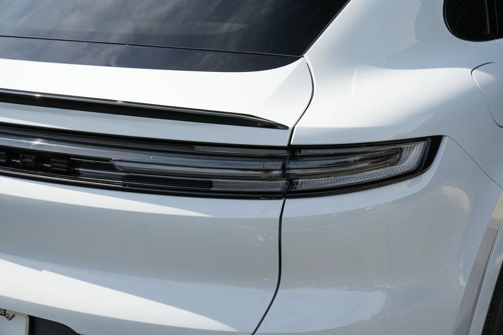 Certified 2024 Porsche Cayenne Coupe AWD/4WD image 15