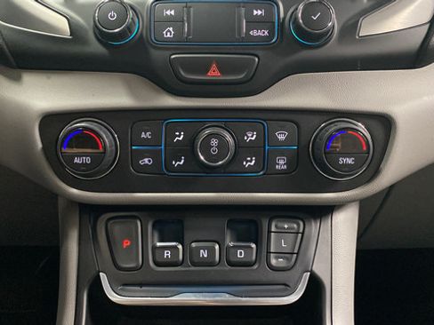 Used 2020 GMC Terrain SLT w/ Preferred Package AWD/4WD image 18