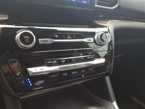 Used 2023 Ford Explorer Limited w/ Equipment Group 301A AWD/4WD image 20