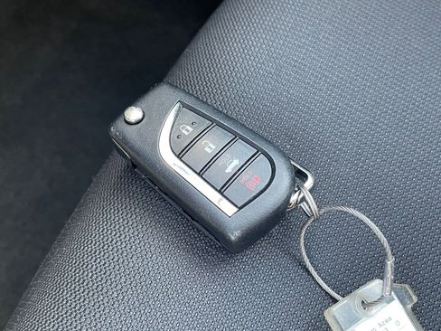 Used 2025 Toyota Corolla LE image 22