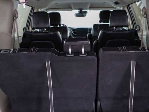 Used 2023 Chrysler Pacifica Touring-L FWD image 30