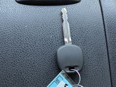 Used 2018 Toyota Highlander LE image 30