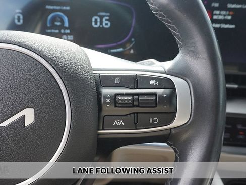 Used 2024 Kia Sportage EX FWD image 3