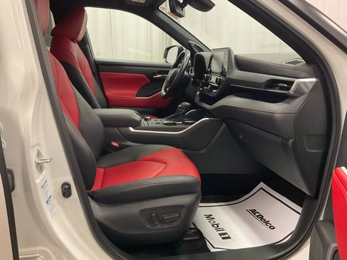 Used 2021 Toyota Highlander XSE image 32