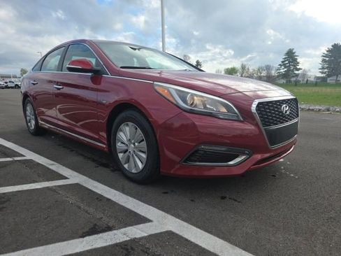 Used 2016 Hyundai Sonata SE image 1