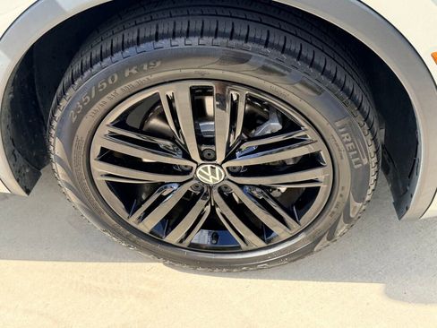 Used 2022 Volkswagen Tiguan SE R-Line image 14