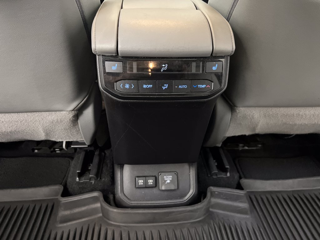 Used 2020 Toyota Highlander Platinum FWD image 21