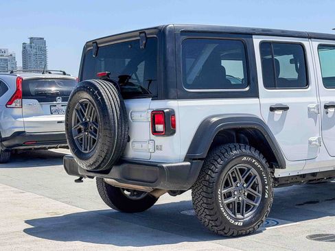 Used 2024 Jeep Wrangler Unlimited Sport AWD/4WD image 9