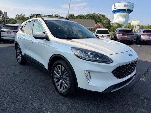Used 2022 Ford Escape Titanium AWD/4WD image 4