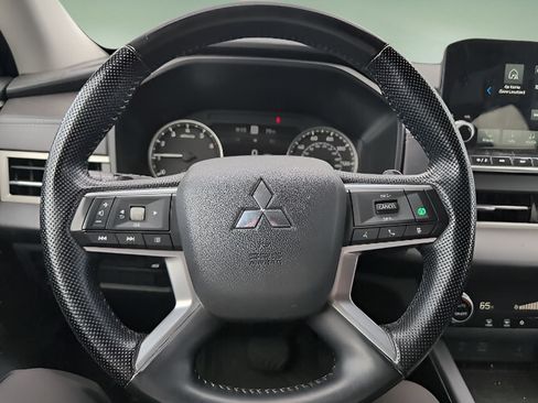 Used 2024 Mitsubishi Outlander AWD image 14