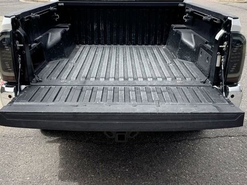 Used 2017 Toyota Tacoma SR5 w/ Tow Package AWD/4WD image 9