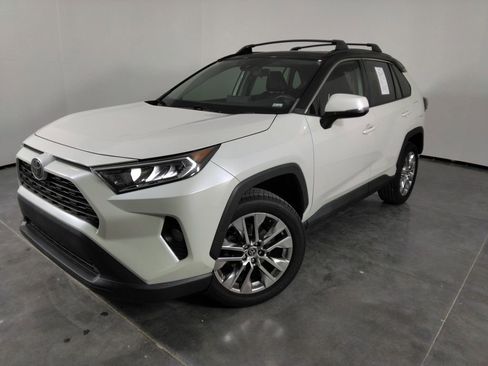 Used 2021 Toyota RAV4 XLE Premium image 7