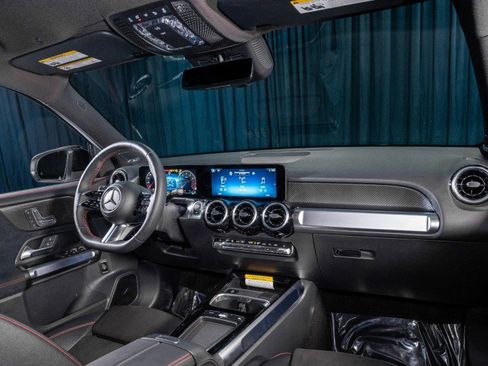 New 2026 Mercedes-Benz GLB 250 4MATIC image 4