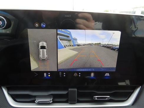 New 2026 Chevrolet Equinox LT w/ Convenience Package II image 25