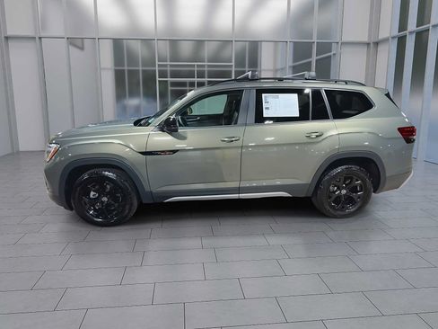 Used 2024 Volkswagen Atlas Peak Edition SE AWD/4WD image 5