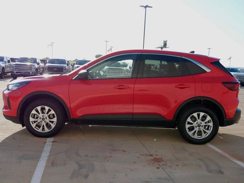 Certified 2024 Ford Escape Active AWD/4WD image 3