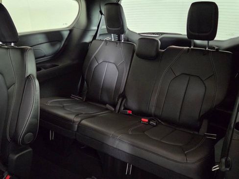 New 2026 Chrysler Pacifica Select image 31