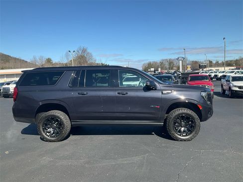 Used 2023 GMC Yukon XL AT4 image 4
