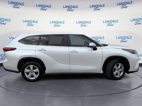 Used 2023 Toyota Highlander LE image 3