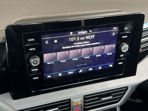 Used 2025 Volkswagen Jetta SE FWD image 18