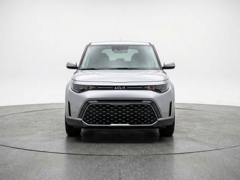 Used 2025 Kia Soul LX w/ LX Technology Package image 2