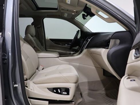 Used 2020 Cadillac Escalade Luxury w/ LPO, Radiant Package AWD/4WD image 41