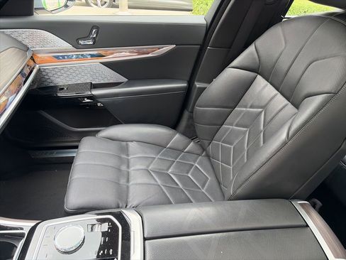 Used 2024 BMW 760i xDrive w/ Executive Package AWD/4WD image 4