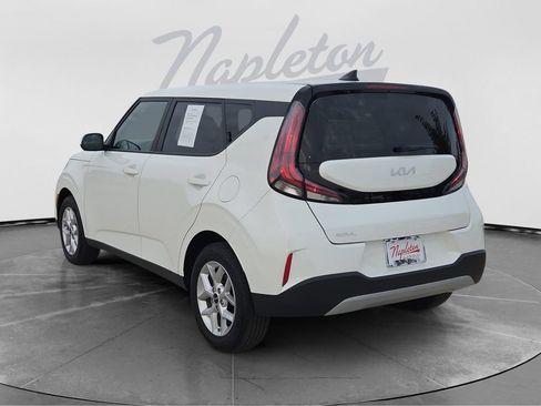 Used 2025 Kia Soul LX FWD image 3