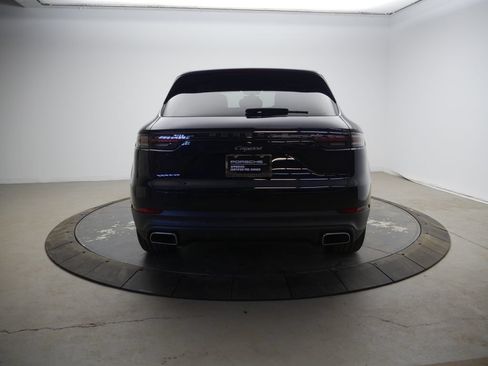 Used 2023 Porsche Cayenne AWD/4WD image 6