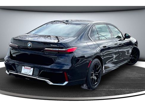 Used 2025 BMW 740i xDrive AWD/4WD image 15