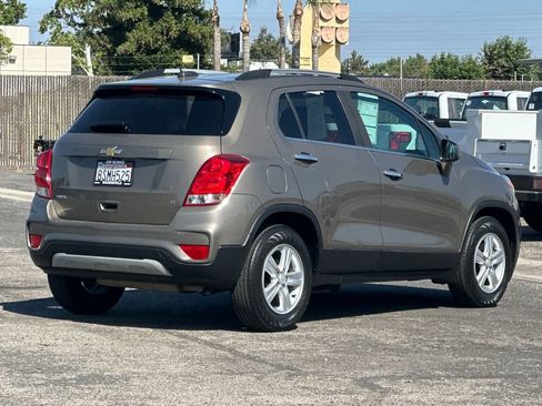 Used 2020 Chevrolet Trax LT w/ LT Convenience Package FWD image 3